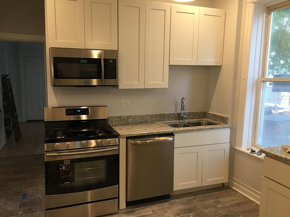 1st image of 3053 W Wellington Ave #1