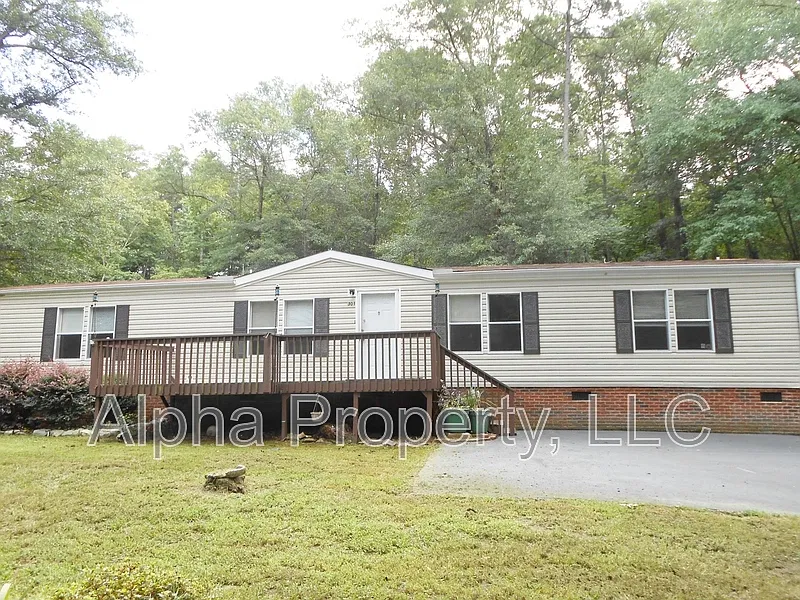 3 bed, 3.0 bath, 1844 sqft, $1,095 — Photo 2