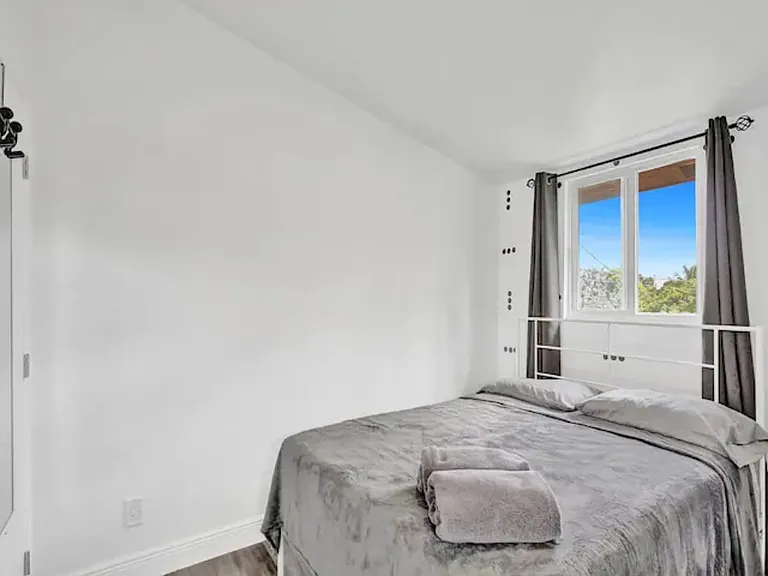 725 NE 7th St #C — Photo 8