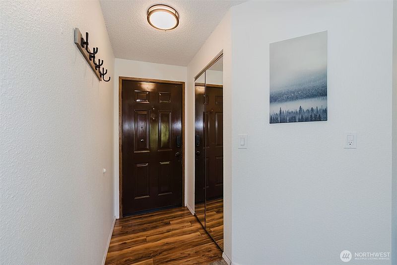 4th image of 1541 Sheridan Road #E3