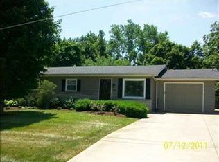 38 Sunset Dr, Hartford City, IN 47348