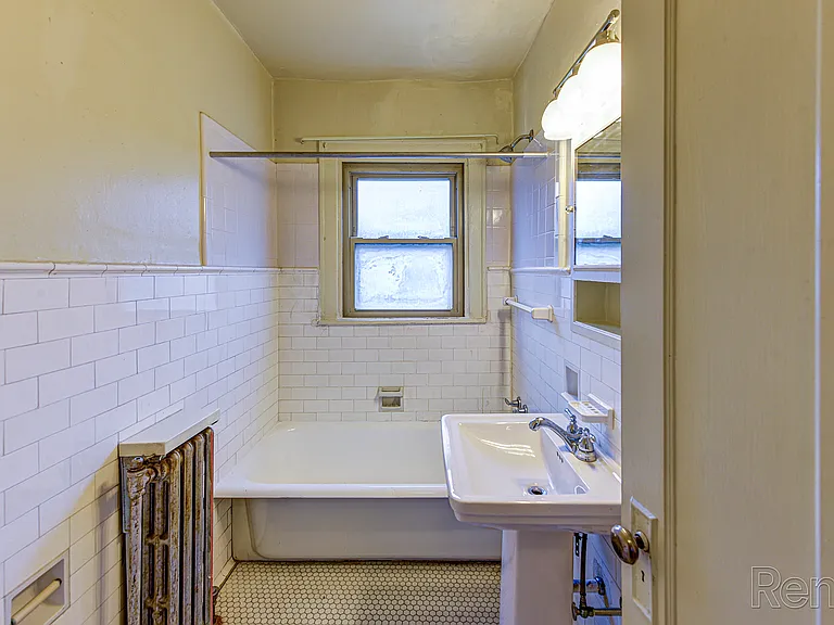 Salutaris Court — Photo 16