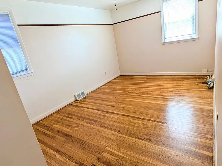 1714 Loney St — Photo 13