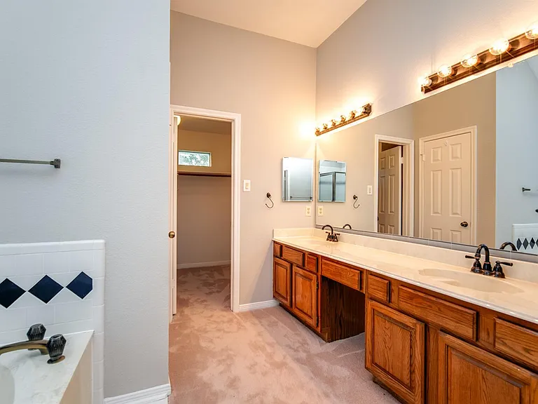 2710 Double Lake Dr — Photo 33