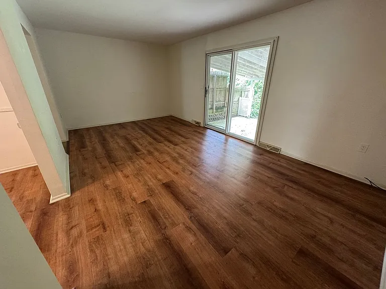 1943 Aster Rd — Photo 2