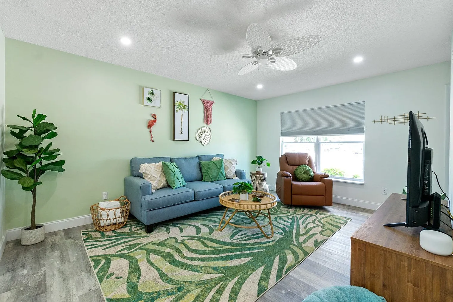 2 bed, 1.0 bath, 1194 sqft, $3,158 — Photo 1