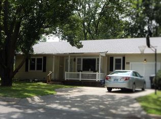 1205 SW Lakeside Dr, Topeka, KS 66604