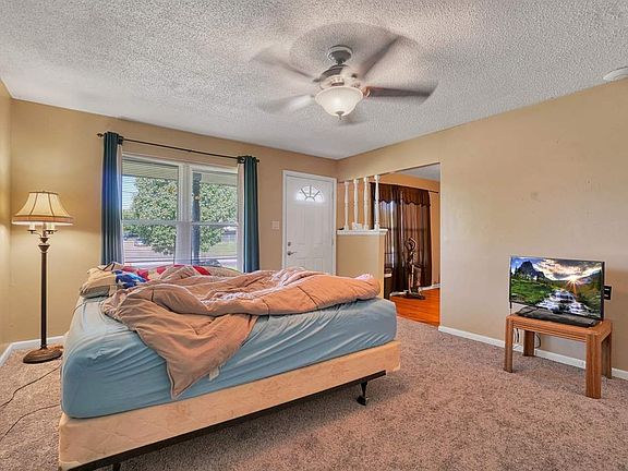 5th image of 453 NW 53rd St