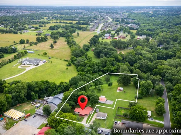 156 N Maple, Cave Springs, AR 72718