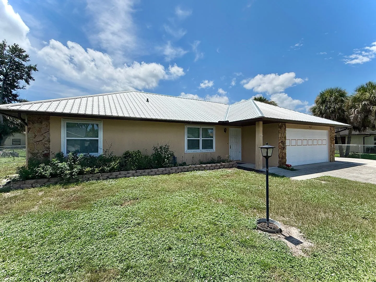 Available monthly Rental 2026 in heart of Sebastian — Photo 2