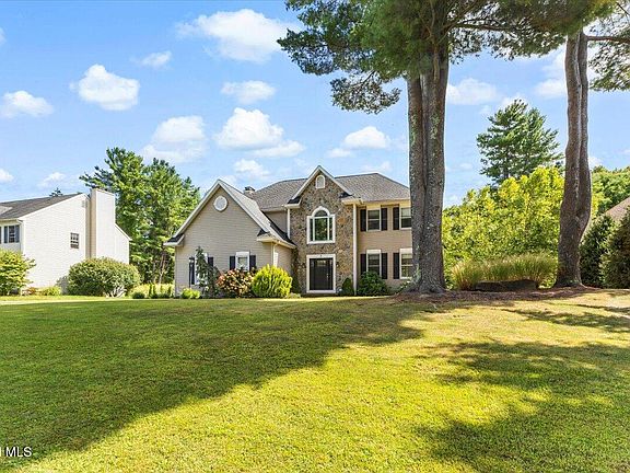 5th image of 7 Seneca Court