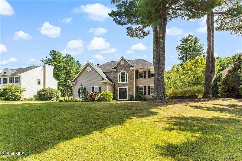 5th image of 7 Seneca Court