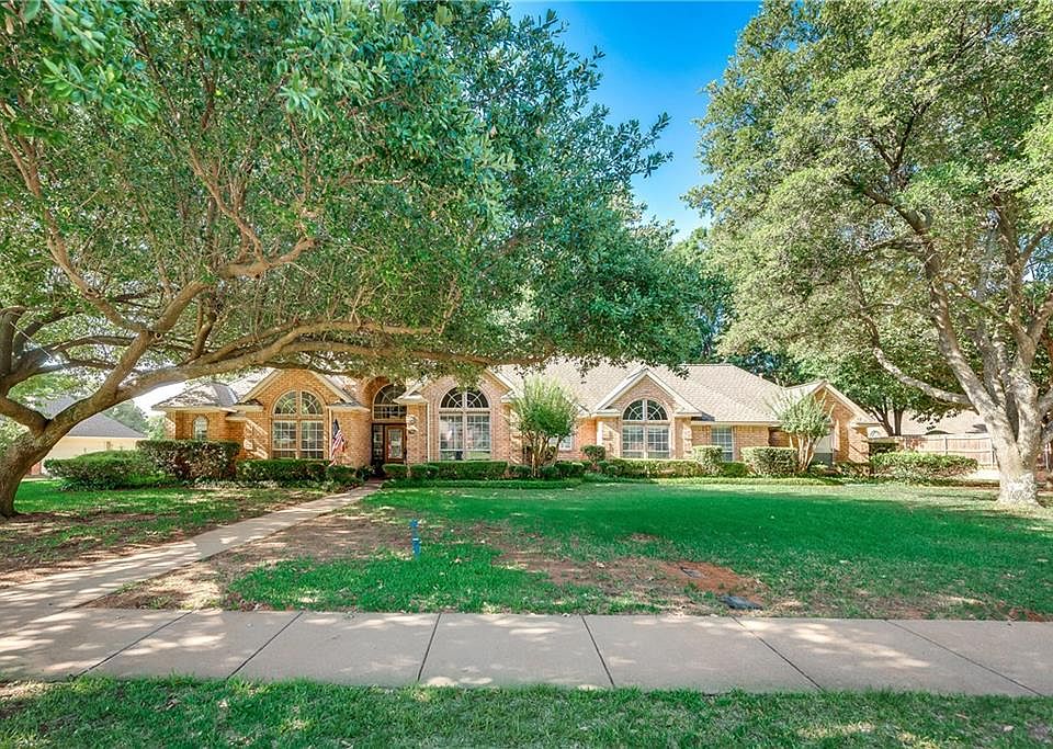 1st image of 2105 Highland Meadow Dr