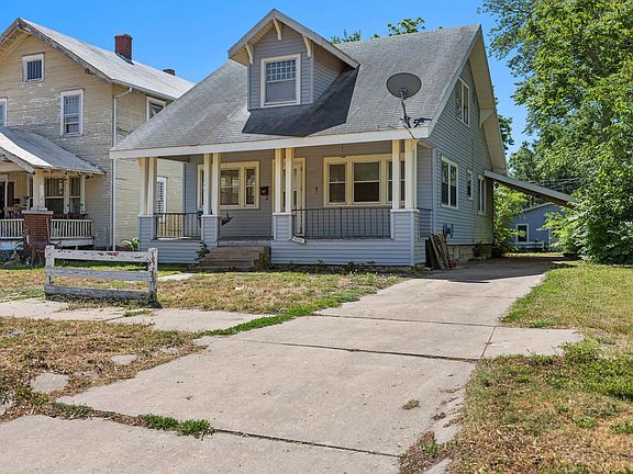 3rd image of 825 E Sherman St
