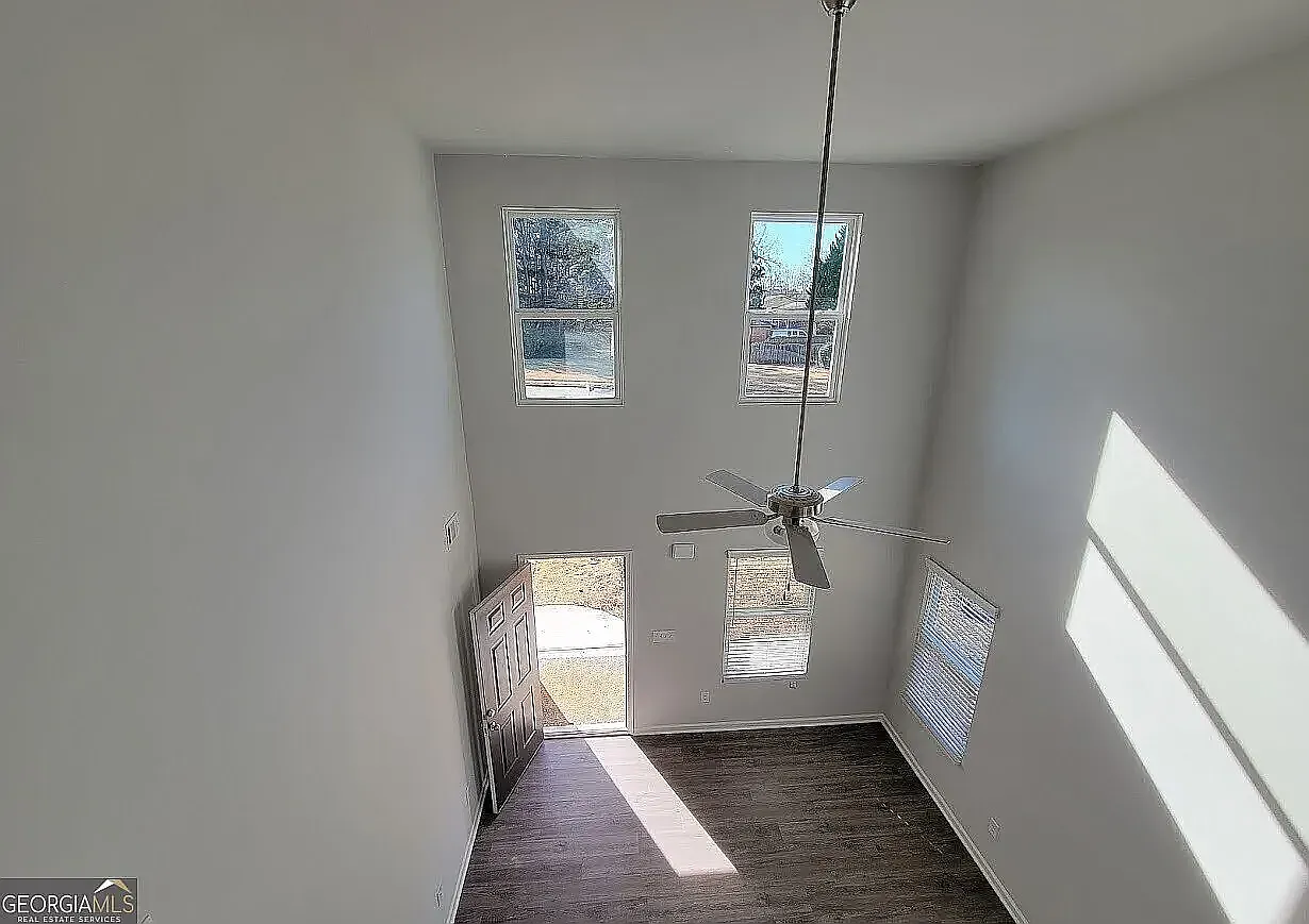 4 bed, 2306 sqft, $3,000 — Photo 3