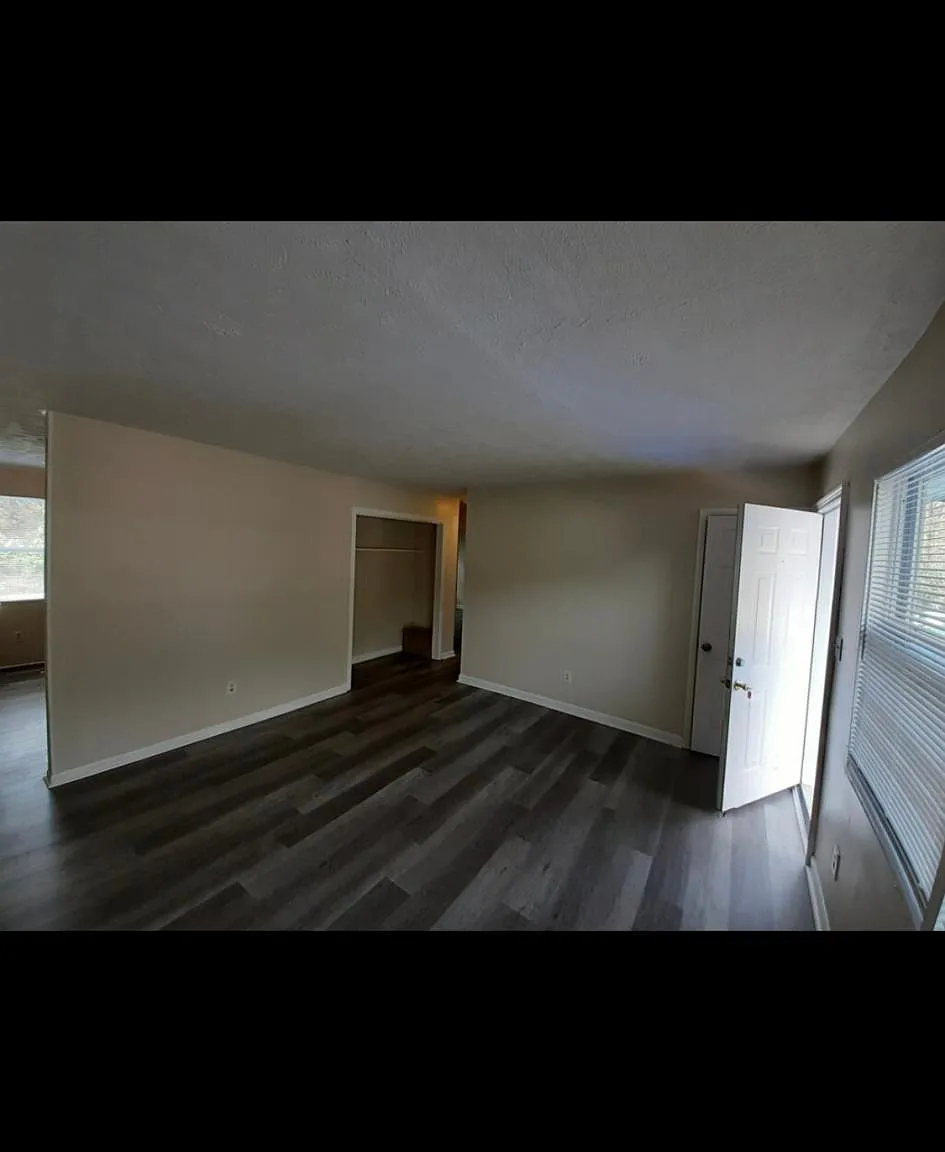 665 Aubrey Dr — Photo 2