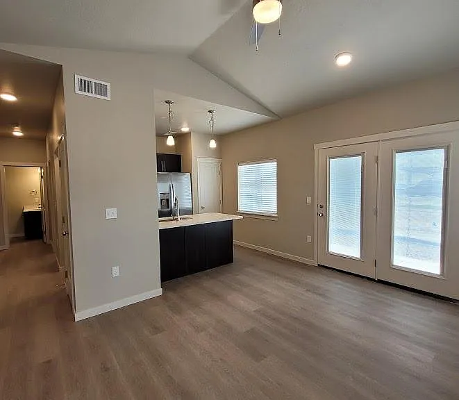 628 N 44th St #4 — Photo 3