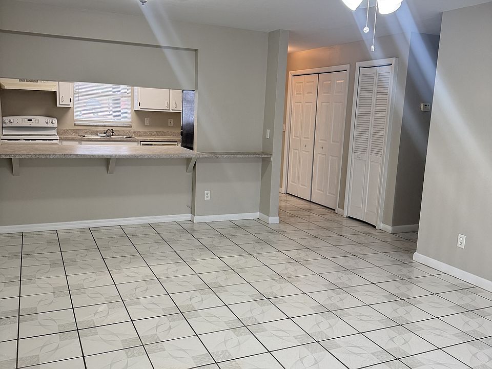1st image of 3325 SE 15th Pl #11262401
