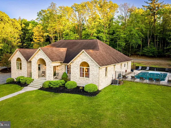 36 Summer Mountain Rd, New Ringgold, PA 17960