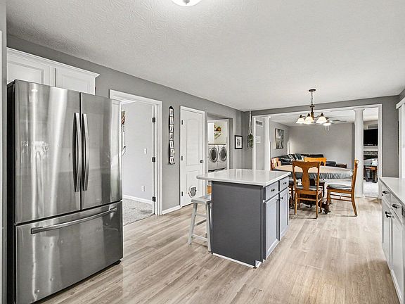 4th image of 4874 Dartmouth Dr