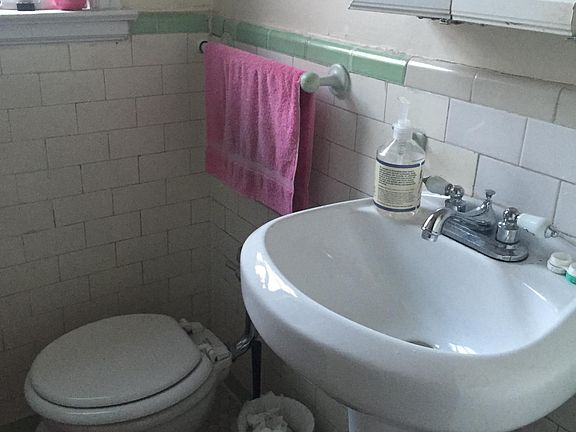 4th image of 2351 W Wilson Ave APT 103