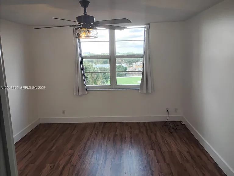250 Jacaranda Dr #608 — Photo 9