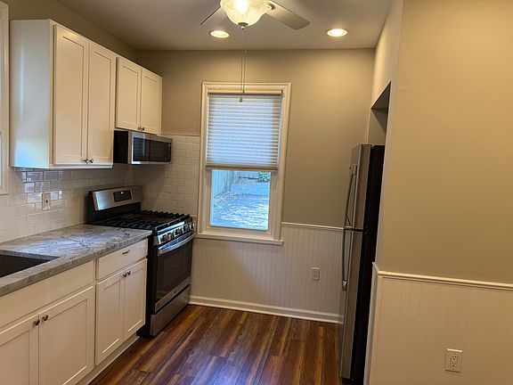 3rd image of 80 3rd Ave Floor 1