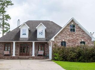220 Idylwild Dr, Sour Lake, TX 77659