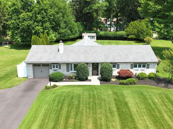 1121 W Thomas Rd, Lansdale, PA 19446