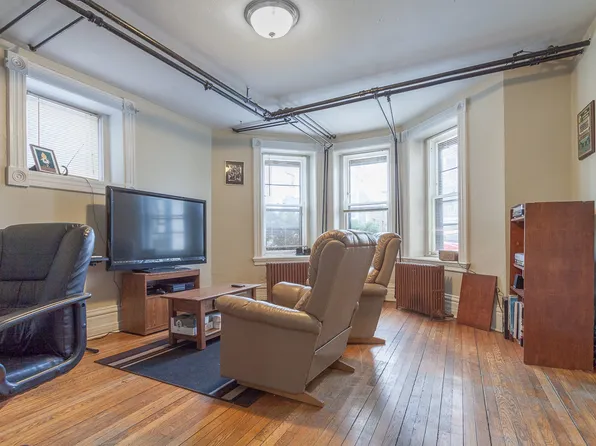 313 E Mifflin St APT 2, Madison, WI 53703