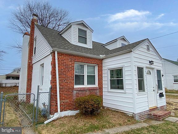 3rd image of 304 W Van Buren Ave