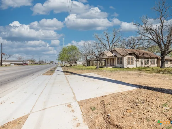 1602 Water St, Gonzales, TX 78629