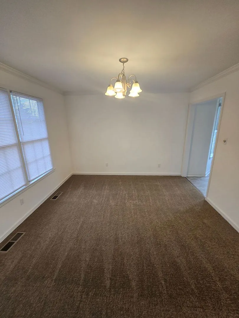 3 BR Rancher in City of Colonial Heights — Photo 4