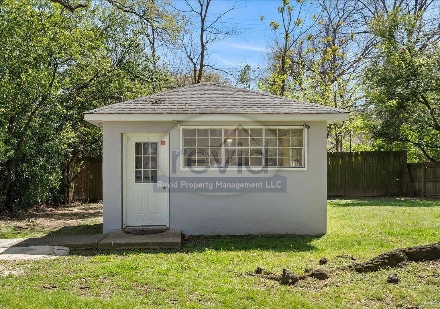 585 E. Parkway S. #28 — Photo 3