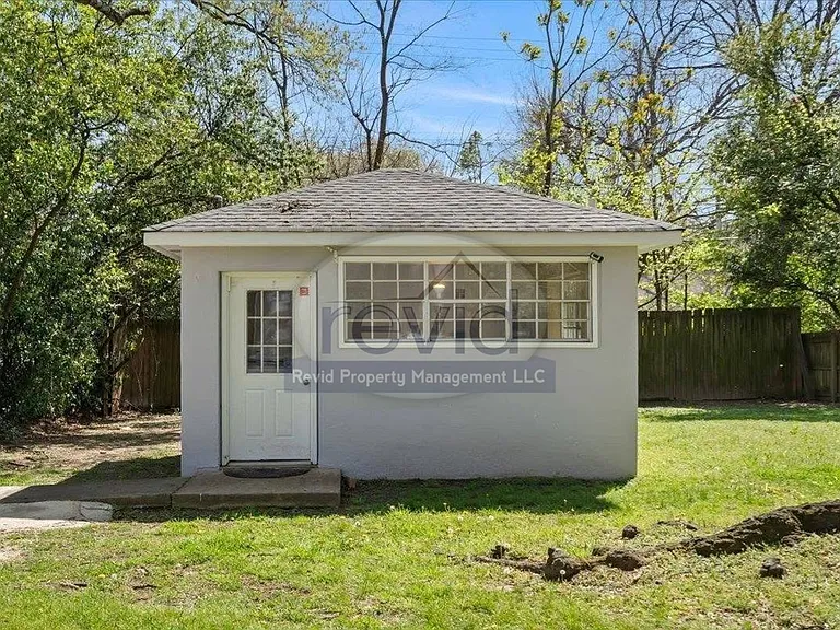 585 E Pkwy S #28 — Photo 3