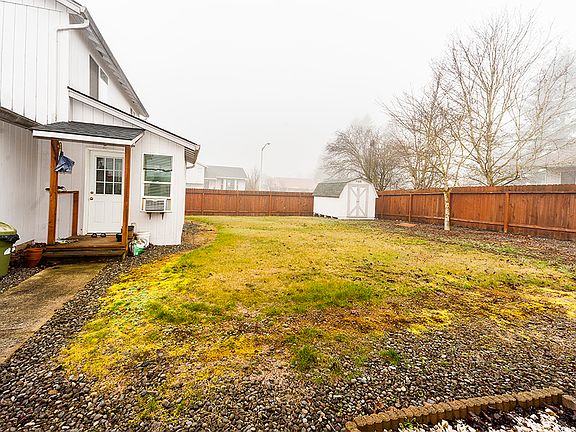 5th image of 10202 NE 85th Cir