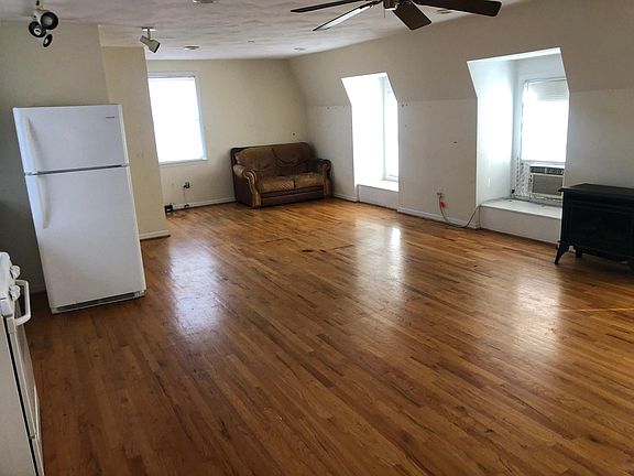 5th image of 28 1/2 S Roanoke St