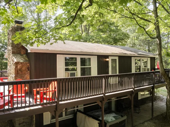 110 Tower Cir, Berkeley Springs, WV 25411