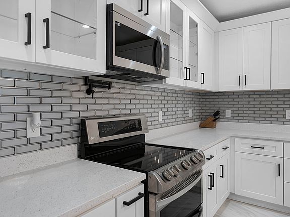 4th image of 121 Tuxford Dr