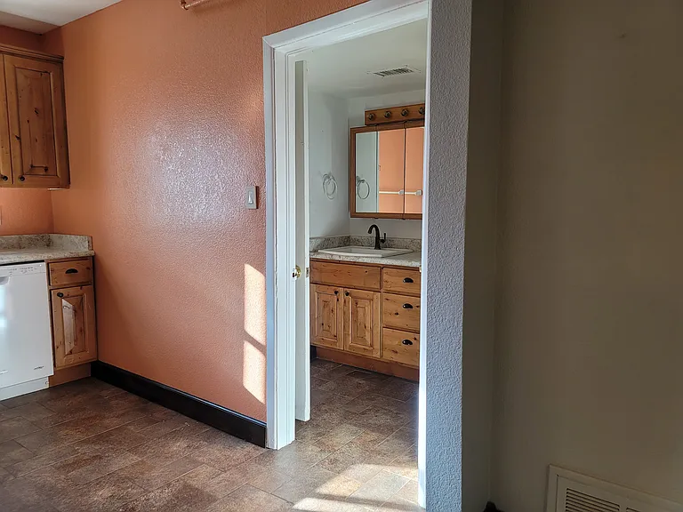772 East Ave #2 — Photo 8