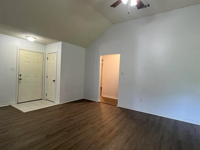 501 Woodward Dr — Photo 9