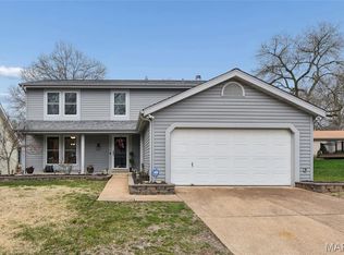 847 Weatherwood Dr, Ballwin, MO 63021