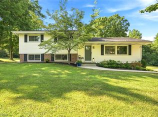 18082 Kenston Lake Dr, Chagrin Falls, OH 44023