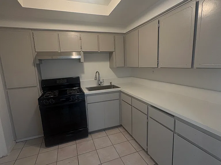 1517 N Millbrook Ave — Photo 5