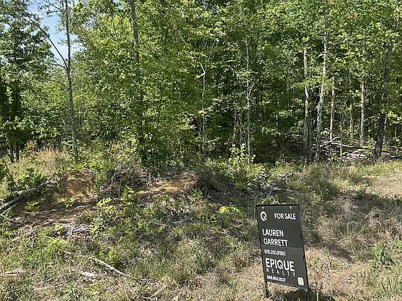 4th image of 98 Saddleback Dr