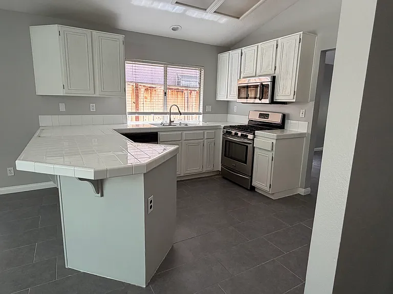 24056 Golden Pheasant Ln — Photo 4