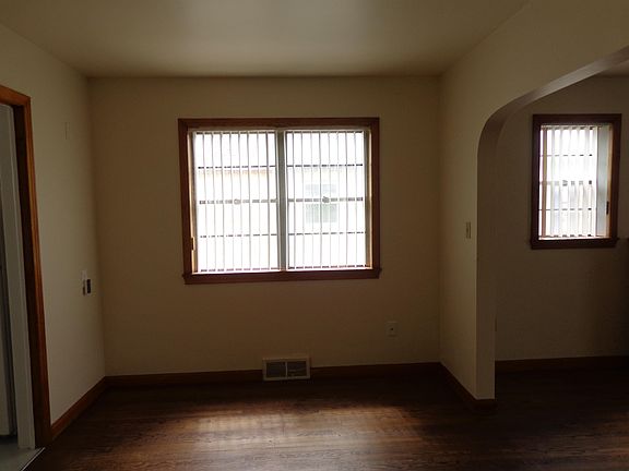 3rd image of 229 W 12th St