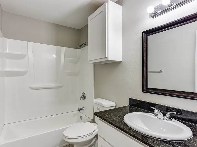 Bay Shore Apartments — Photo 5