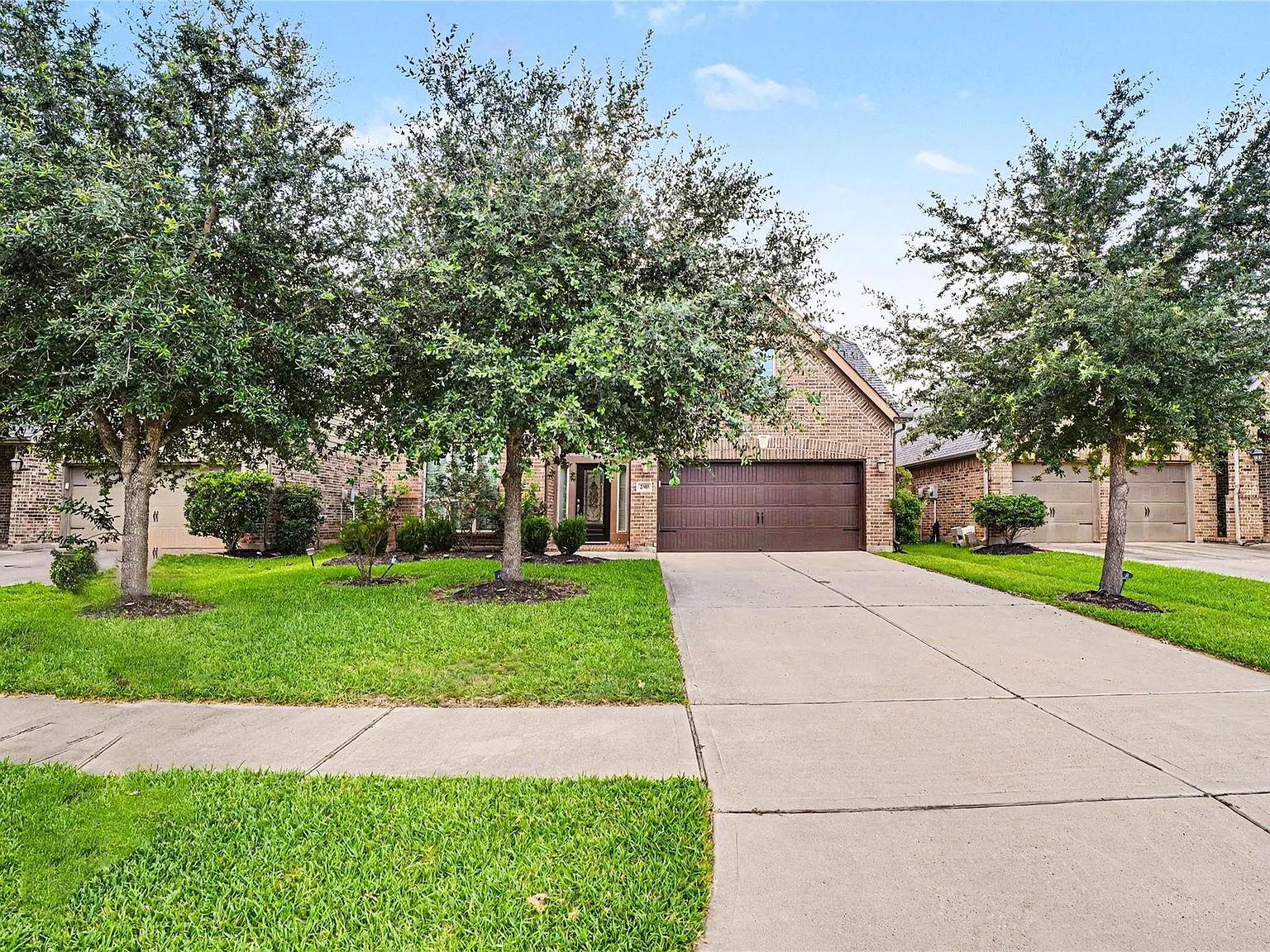 4 bed, 3.5 bath, 2863 sqft, $3,000 — Photo 1