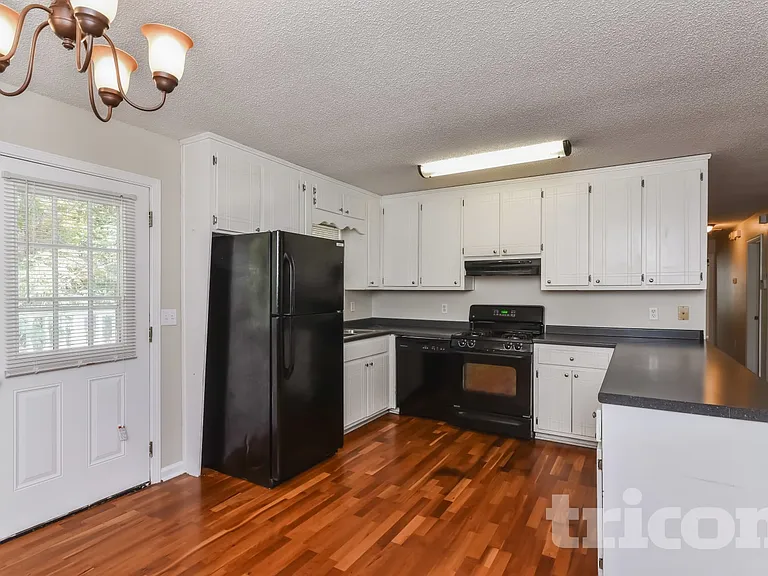 230 Parkway Ct — Photo 7